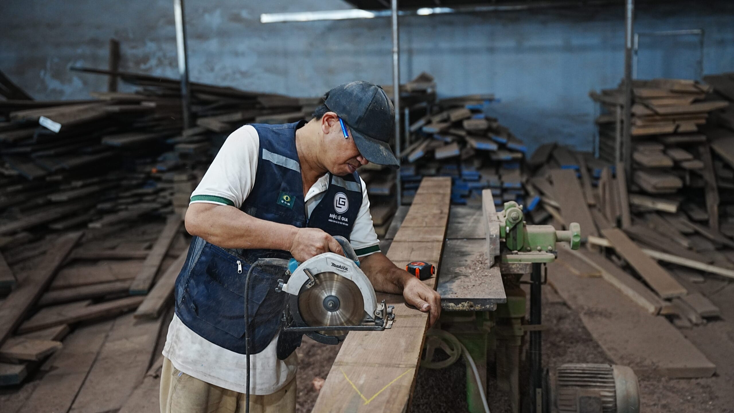 ảnh xưởng sản xuất nội thất mộc lê gia