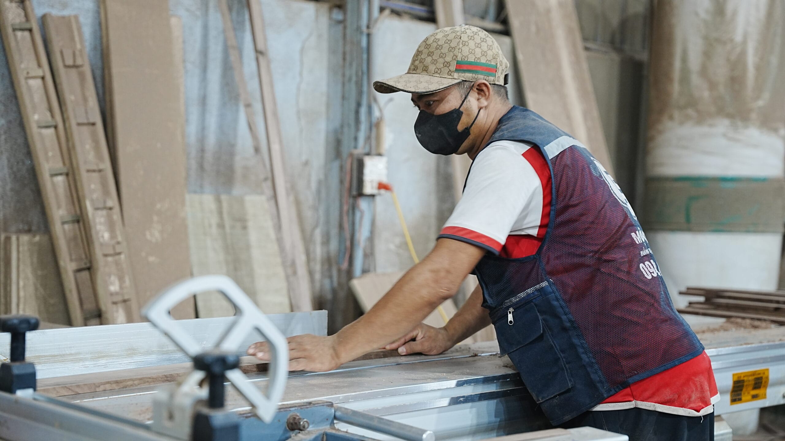 ảnh xưởng sản xuất nội thất mộc lê gia