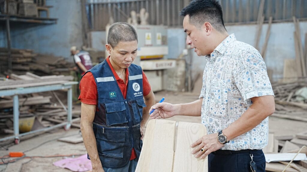 ảnh xưởng sản xuất nội thất mộc lê gia